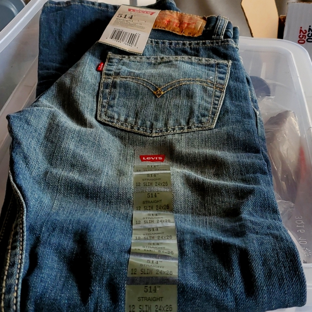 NEW! LEVIS JEANS
